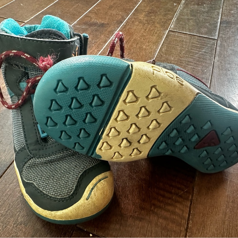 Plae high tops. Sturdy and awesome! Missing 1 Velcro strap but not needed.